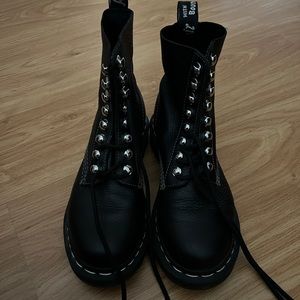 Doc martens size US6, gently worn 8/10, lightly broken in boots you can see